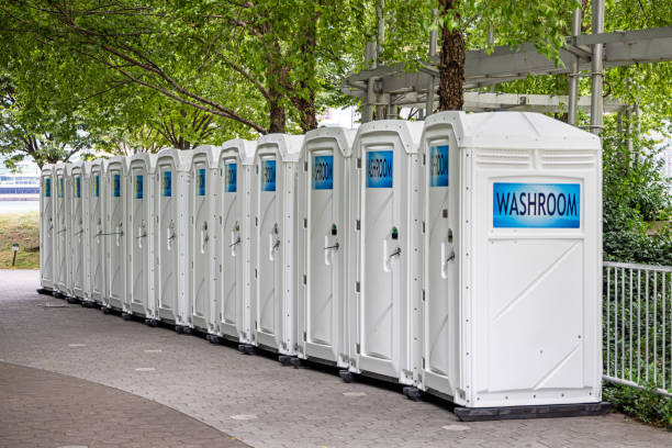 Porta potty delivery and setup in Waverly, IL